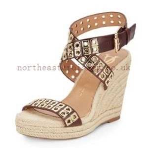 ⛩ Vince Camuto Signature Dacia Wedges